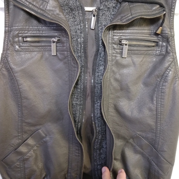 Vanity Women's Faux Leather Hooded Vest, size Large - Picture 4 of 9